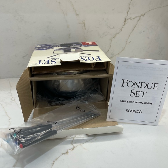 Fondue Set still in its box, never used. - Picture 3 of 4